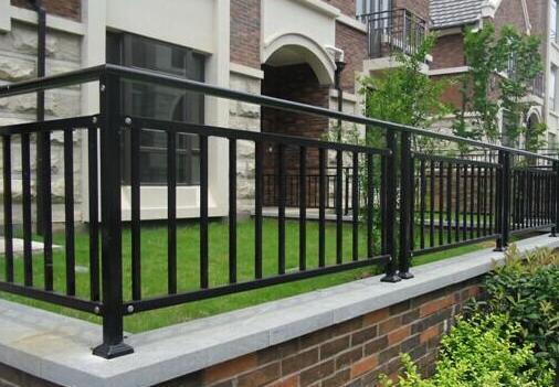 鋅鋼陽臺(tái)欄桿報(bào)價(jià)依據(jù)?