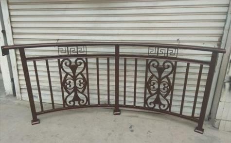 如何判斷陽(yáng)臺(tái)護(hù)欄報(bào)價(jià)水份