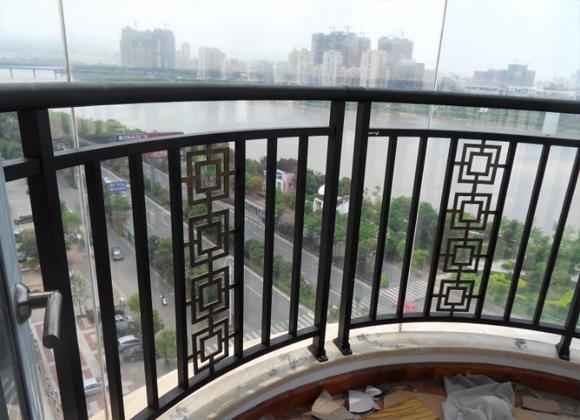 品牌陽臺護(hù)欄報(bào)價是多少錢一平方